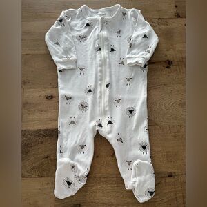Petit Lem Adorable White Sheep Print Kids One Piece size 6 months footies